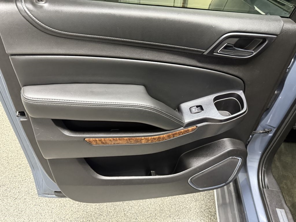 Chevrolet Suburban 4WD 4dr 1500 LTZ 2016