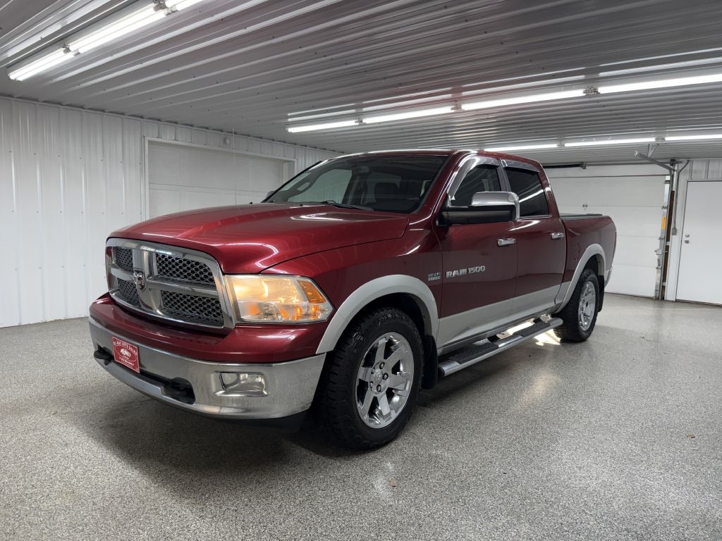 RAM 1500 4WD Crew Cab 140.5" Laramie 2012