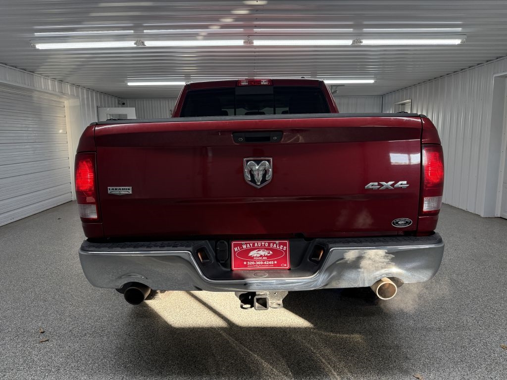 RAM 1500 4WD Crew Cab 140.5" Laramie 2012