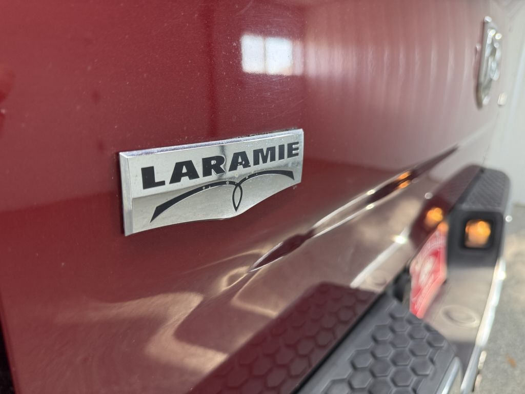 RAM 1500 4WD Crew Cab 140.5" Laramie 2012
