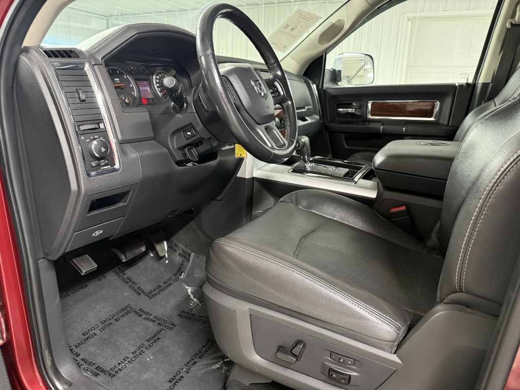 RAM 1500 4WD Crew Cab 140.5" Laramie 2012