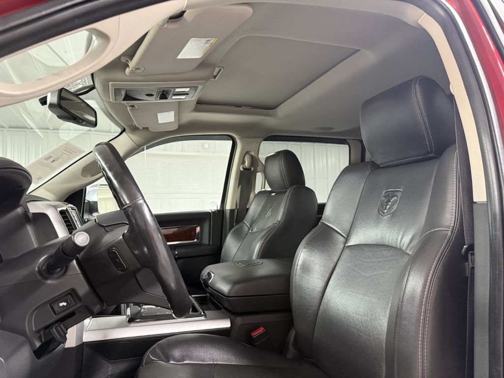 RAM 1500 4WD Crew Cab 140.5" Laramie 2012