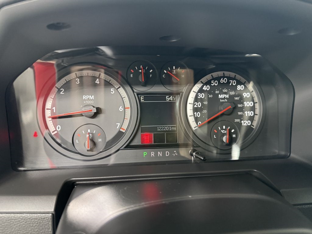 RAM 1500 4WD Crew Cab 140.5" Laramie 2012
