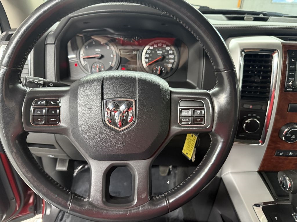 RAM 1500 4WD Crew Cab 140.5" Laramie 2012