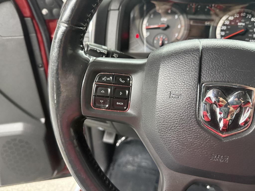 RAM 1500 4WD Crew Cab 140.5" Laramie 2012
