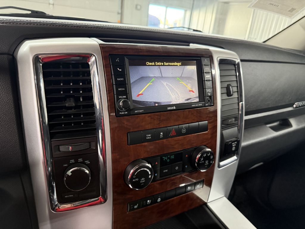 RAM 1500 4WD Crew Cab 140.5" Laramie 2012