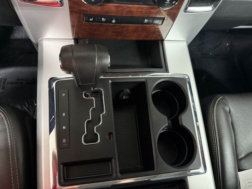 RAM 1500 4WD Crew Cab 140.5" Laramie 2012