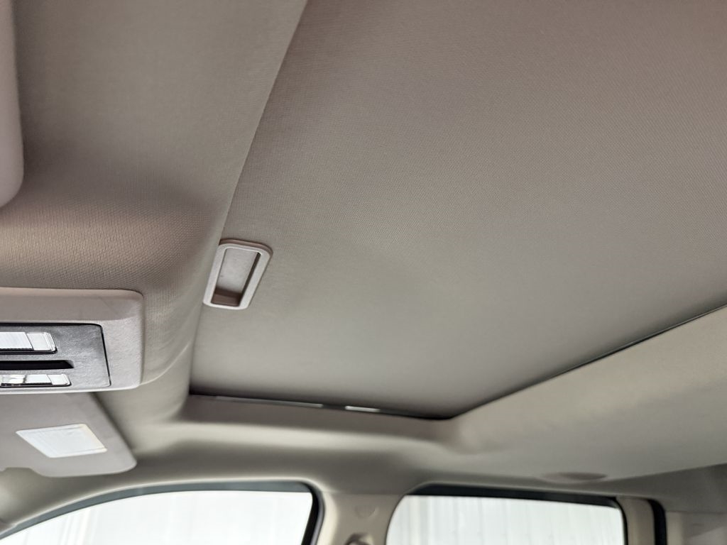 RAM 1500 4WD Crew Cab 140.5" Laramie 2012