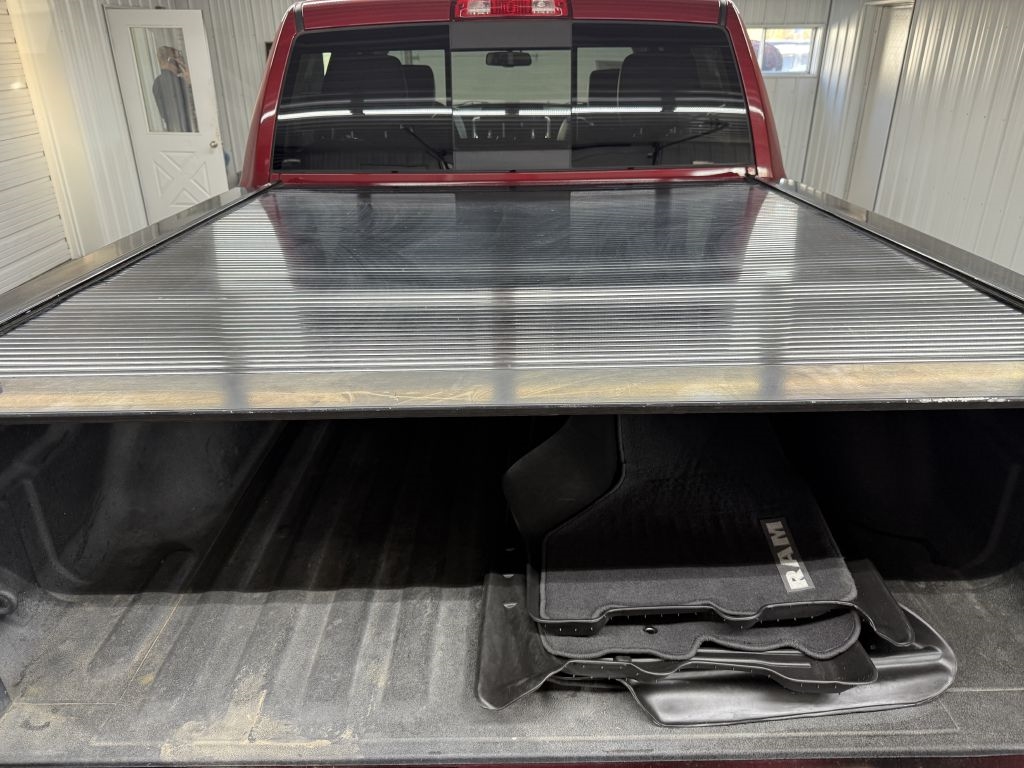 RAM 1500 4WD Crew Cab 140.5" Laramie 2012