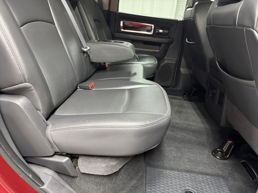 RAM 1500 4WD Crew Cab 140.5" Laramie 2012