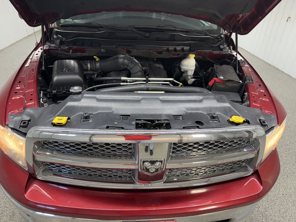 RAM 1500 4WD Crew Cab 140.5" Laramie 2012