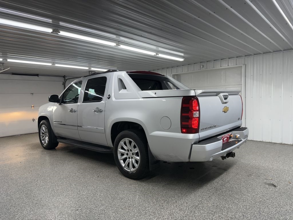 Chevrolet Avalanche 4WD Crew Cab LTZ 2013