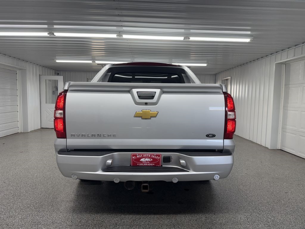 Chevrolet Avalanche 4WD Crew Cab LTZ 2013