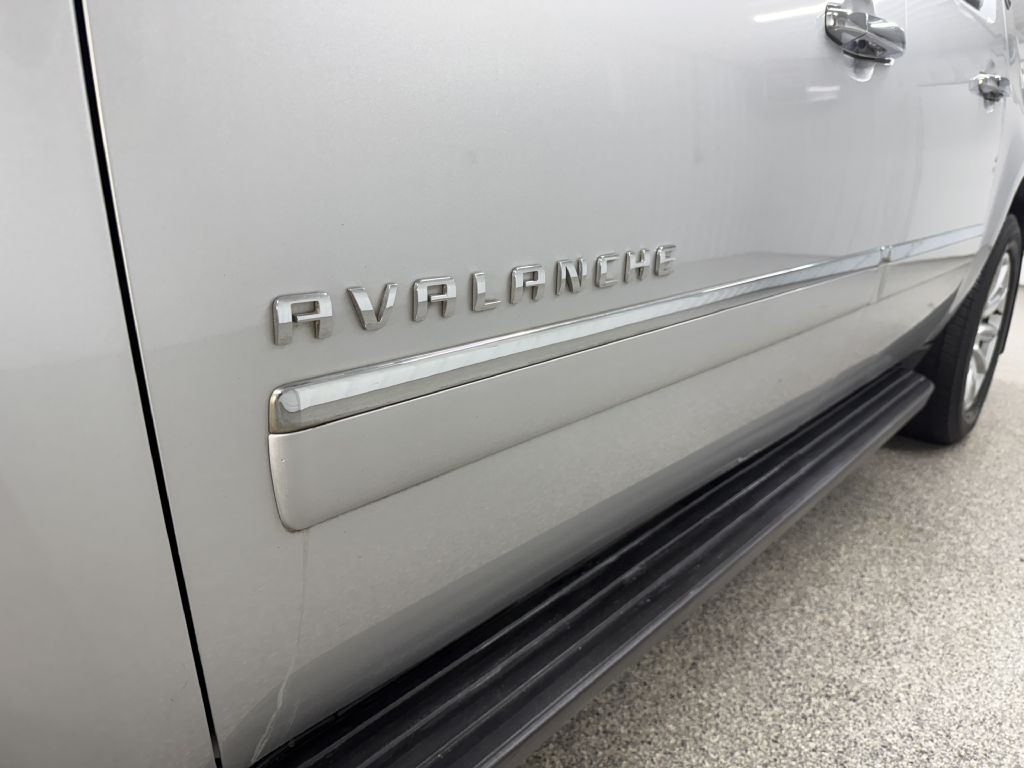 Chevrolet Avalanche 4WD Crew Cab LTZ 2013
