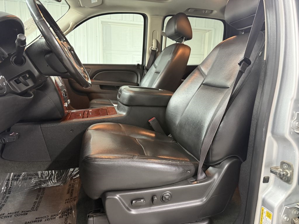 Chevrolet Avalanche 4WD Crew Cab LTZ 2013