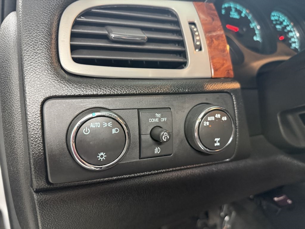 Chevrolet Avalanche 4WD Crew Cab LTZ 2013