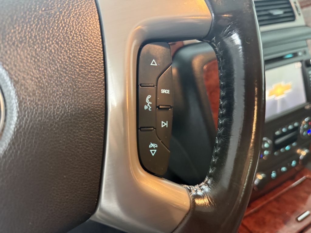 Chevrolet Avalanche 4WD Crew Cab LTZ 2013