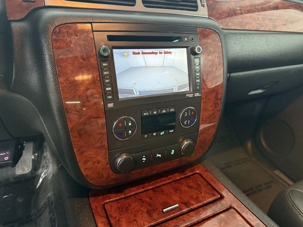 Chevrolet Avalanche 4WD Crew Cab LTZ 2013