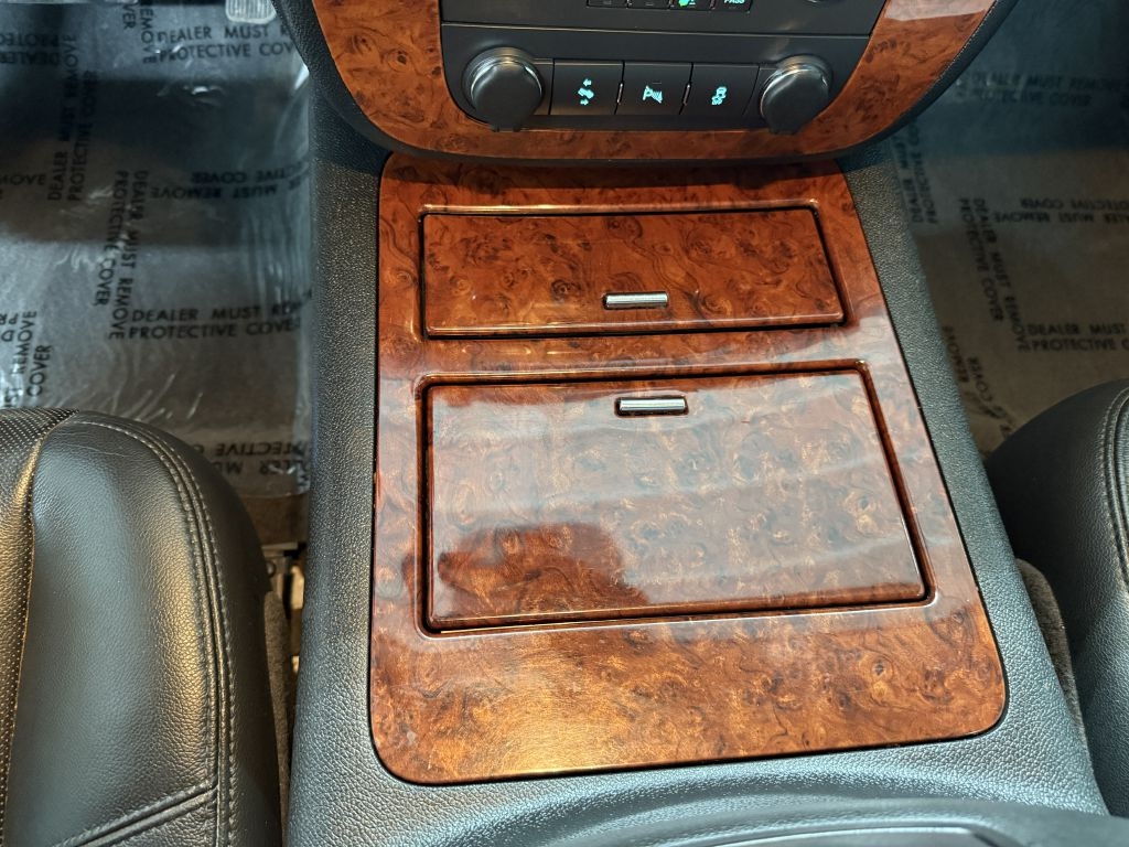 Chevrolet Avalanche 4WD Crew Cab LTZ 2013