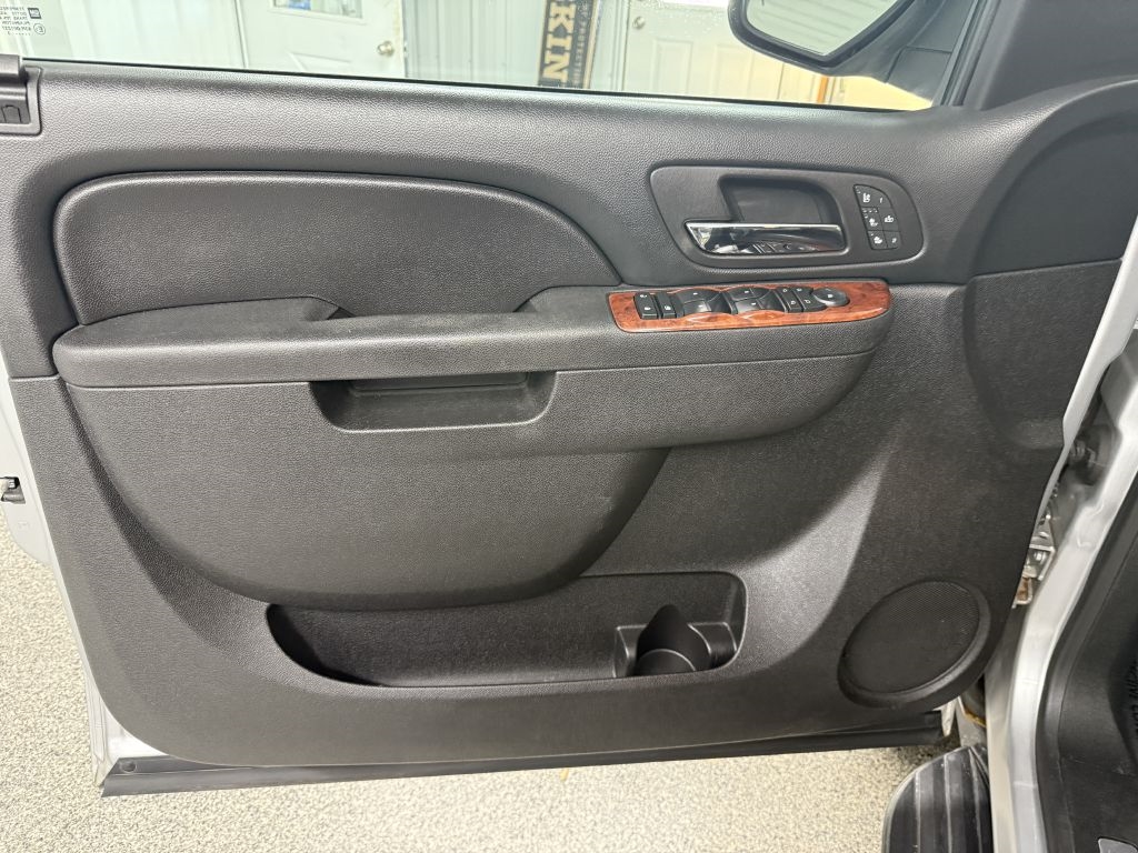 Chevrolet Avalanche 4WD Crew Cab LTZ 2013