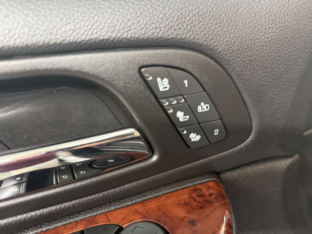 Chevrolet Avalanche 4WD Crew Cab LTZ 2013