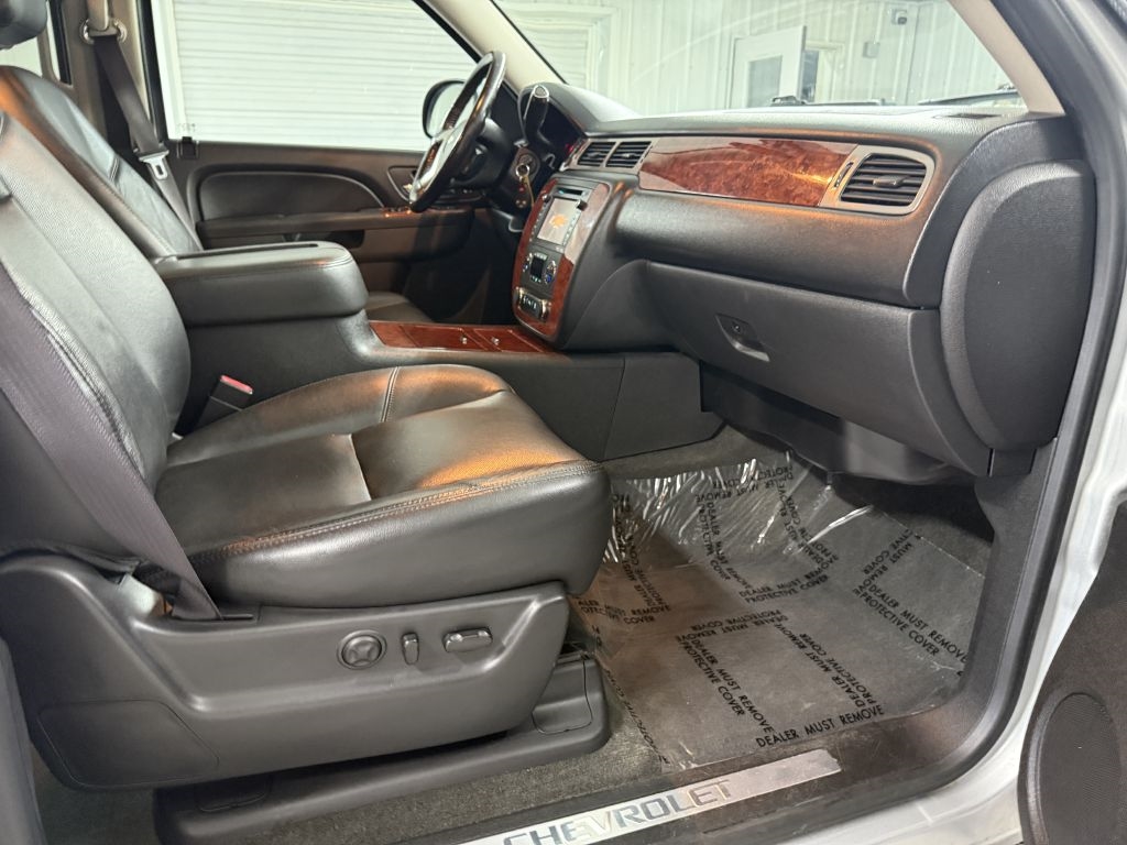 Chevrolet Avalanche 4WD Crew Cab LTZ 2013