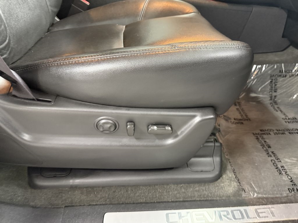 Chevrolet Avalanche 4WD Crew Cab LTZ 2013