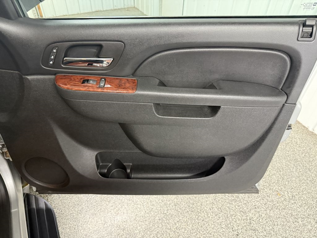 Chevrolet Avalanche 4WD Crew Cab LTZ 2013