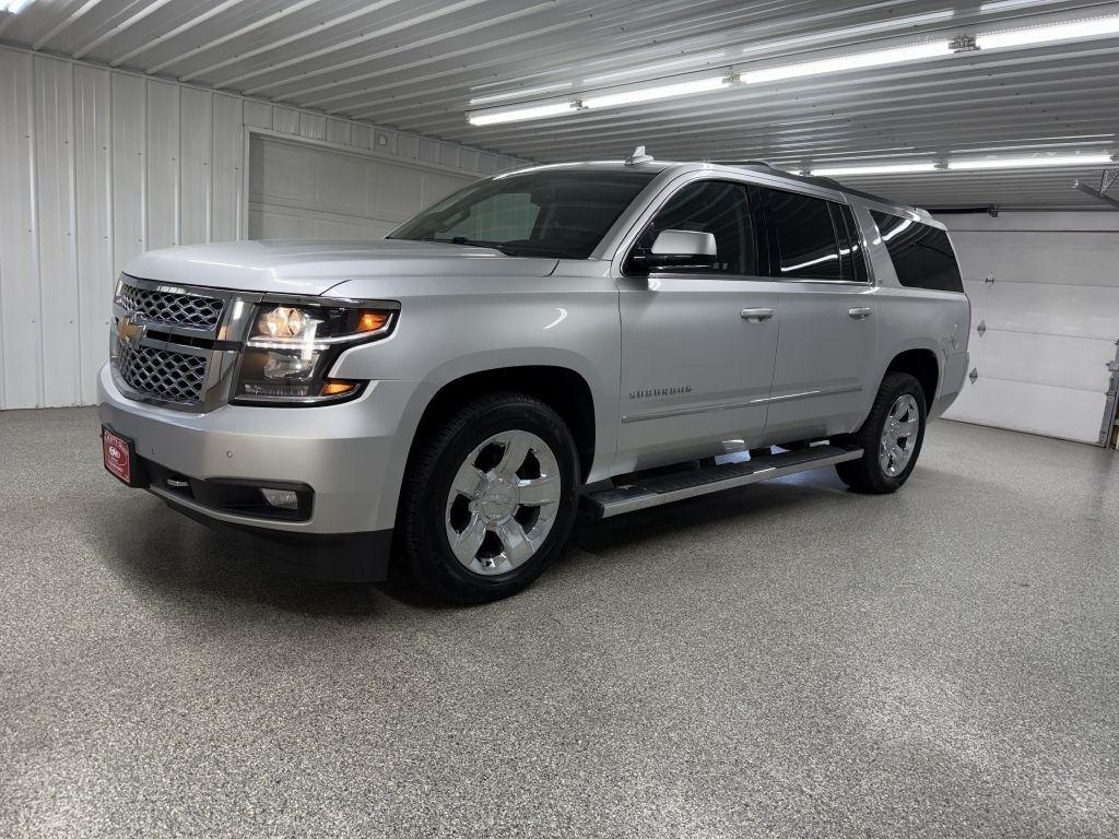 Chevrolet Suburban photo 3