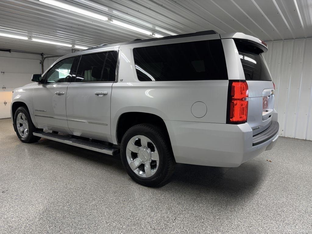 Chevrolet Suburban photo 4