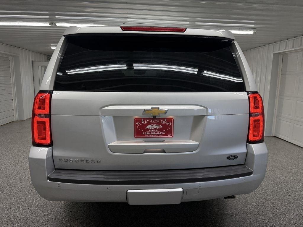 Chevrolet Suburban photo 5