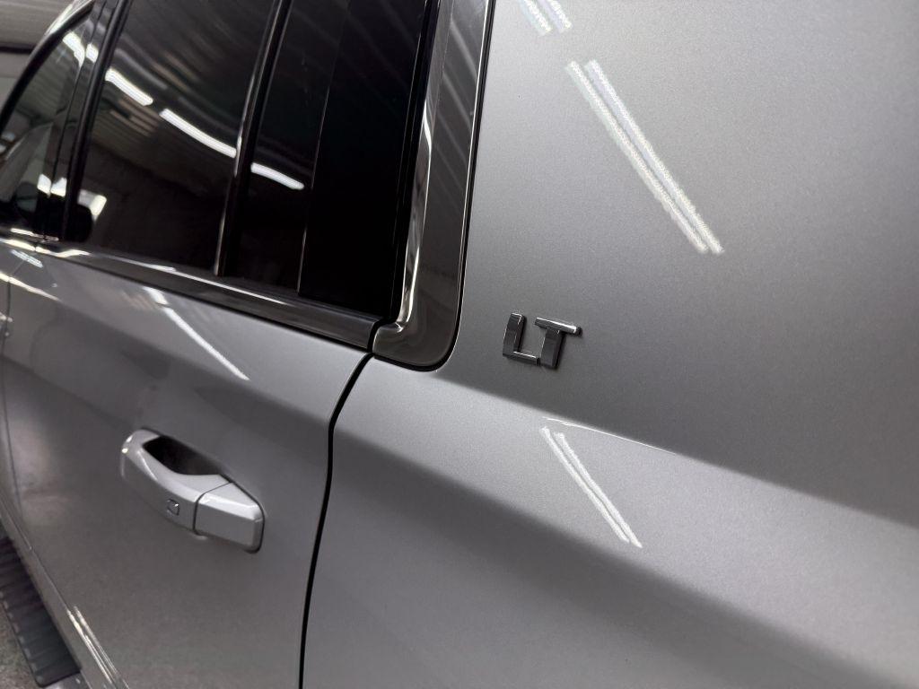 Chevrolet Suburban photo 9
