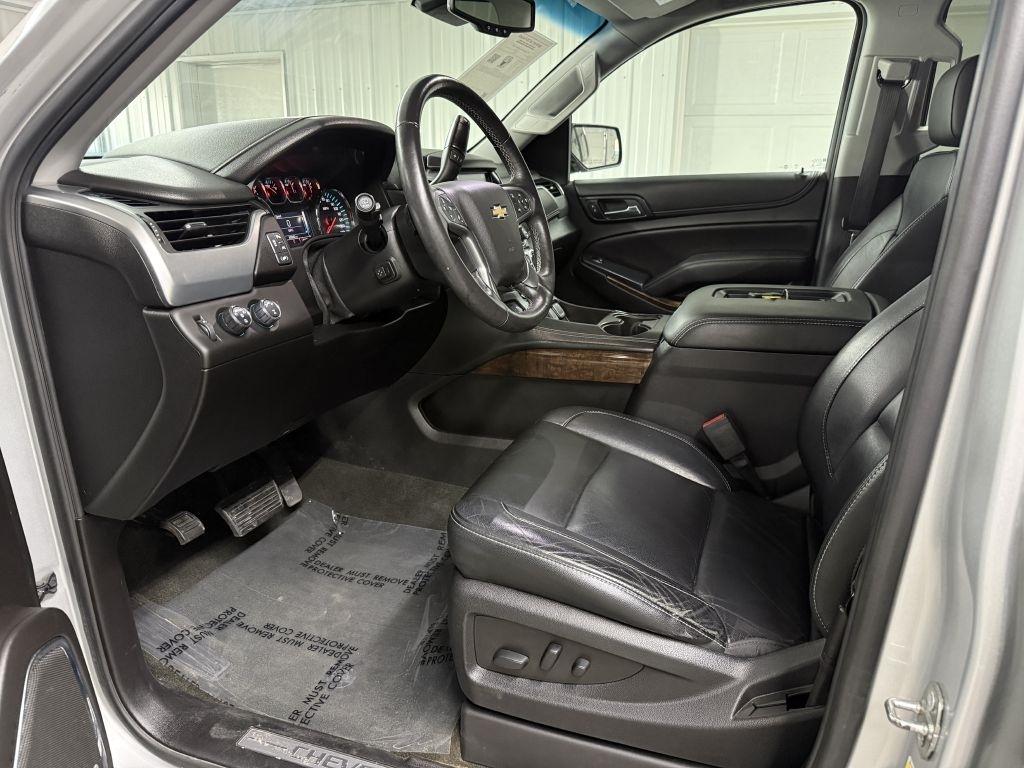 Chevrolet Suburban photo 11