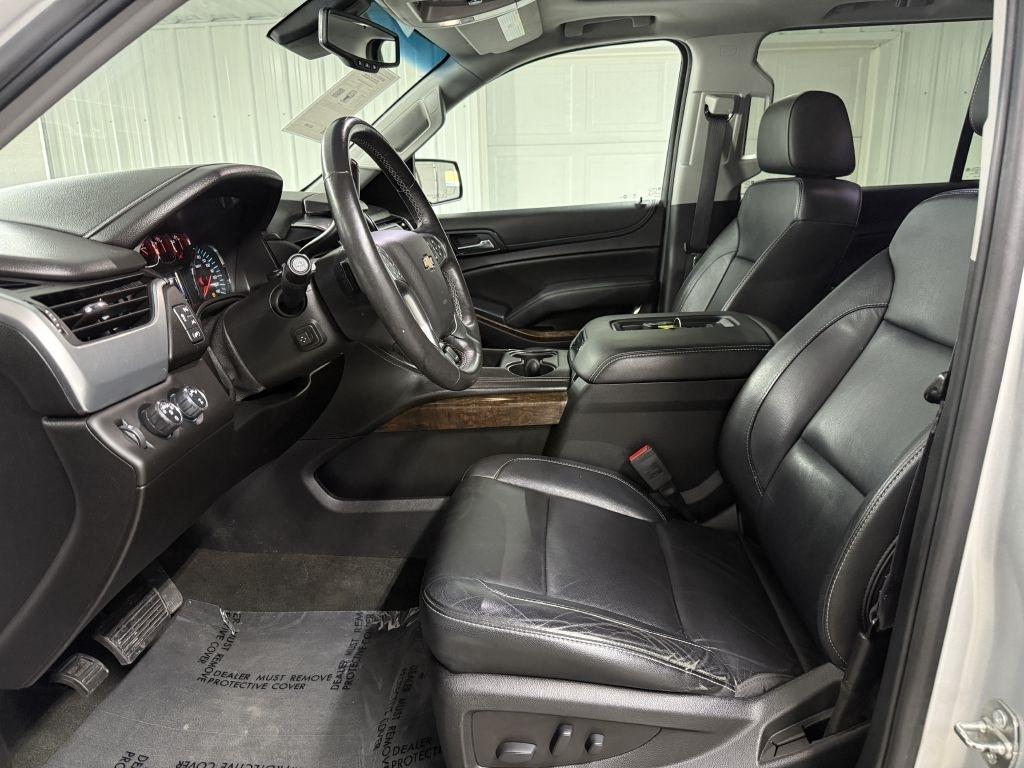 Chevrolet Suburban photo 12