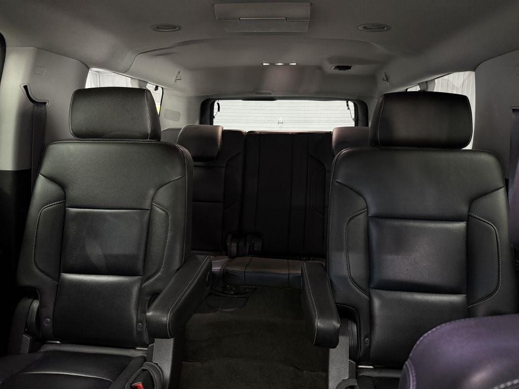 Chevrolet Suburban photo 14