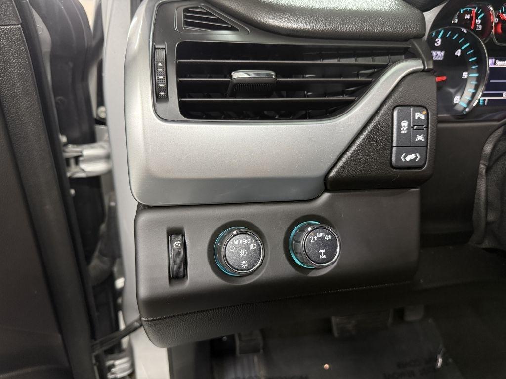 Chevrolet Suburban photo 17