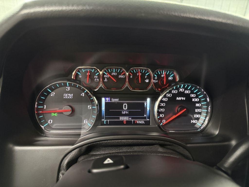 Chevrolet Suburban photo 18