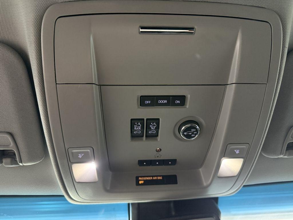 Chevrolet Suburban photo 26