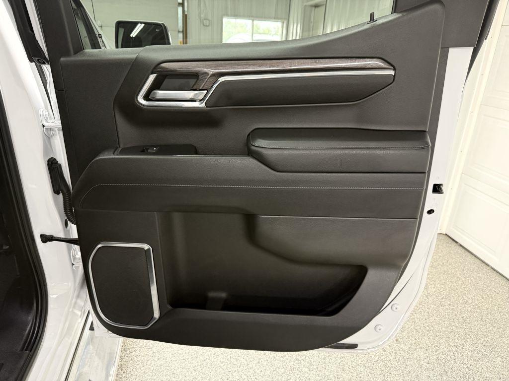 Chevrolet Silverado photo 34
