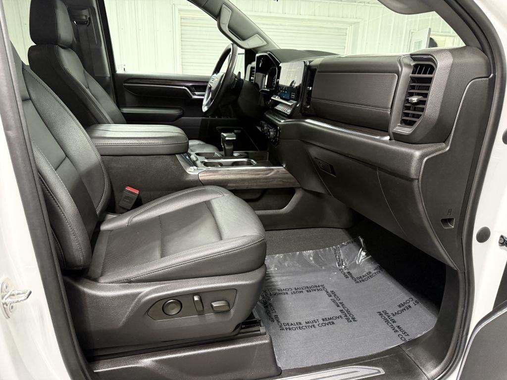 Chevrolet Silverado photo 35