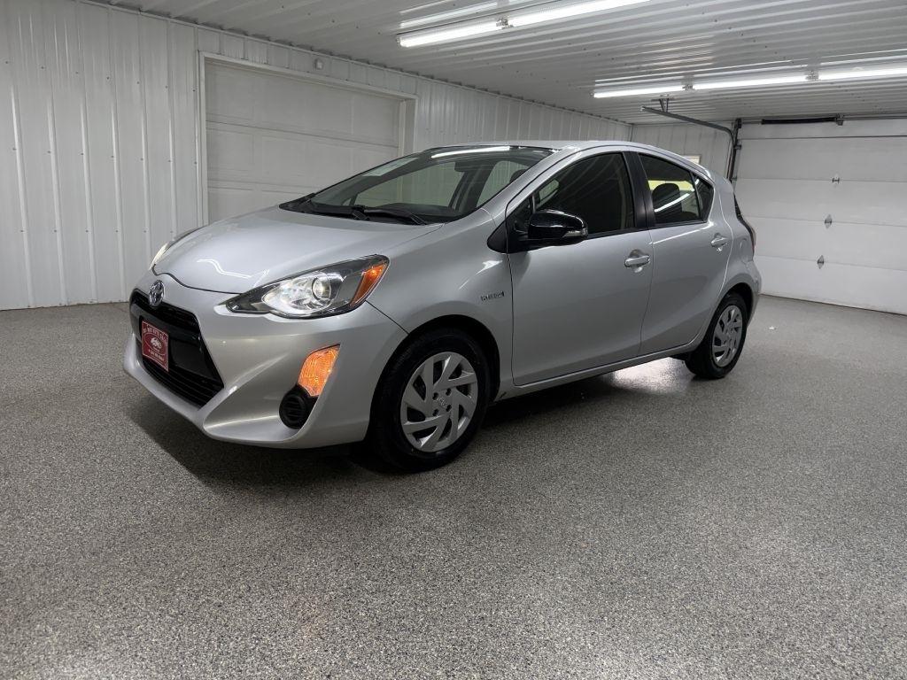 Toyota Prius C photo 3
