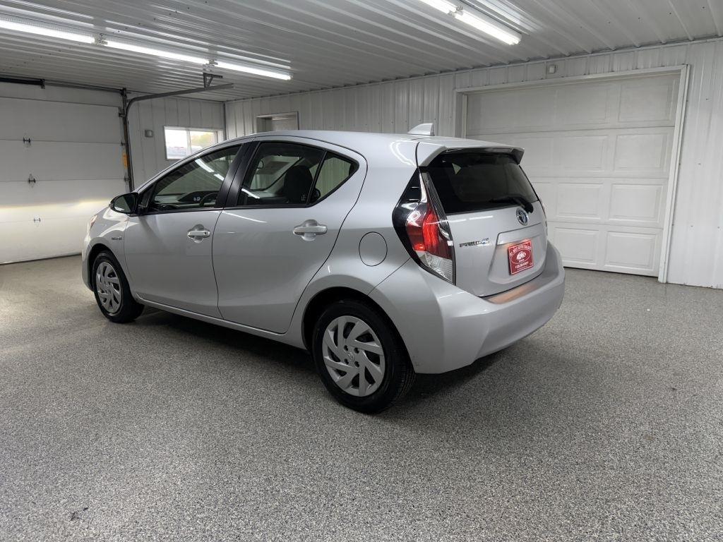 Toyota Prius C photo 4