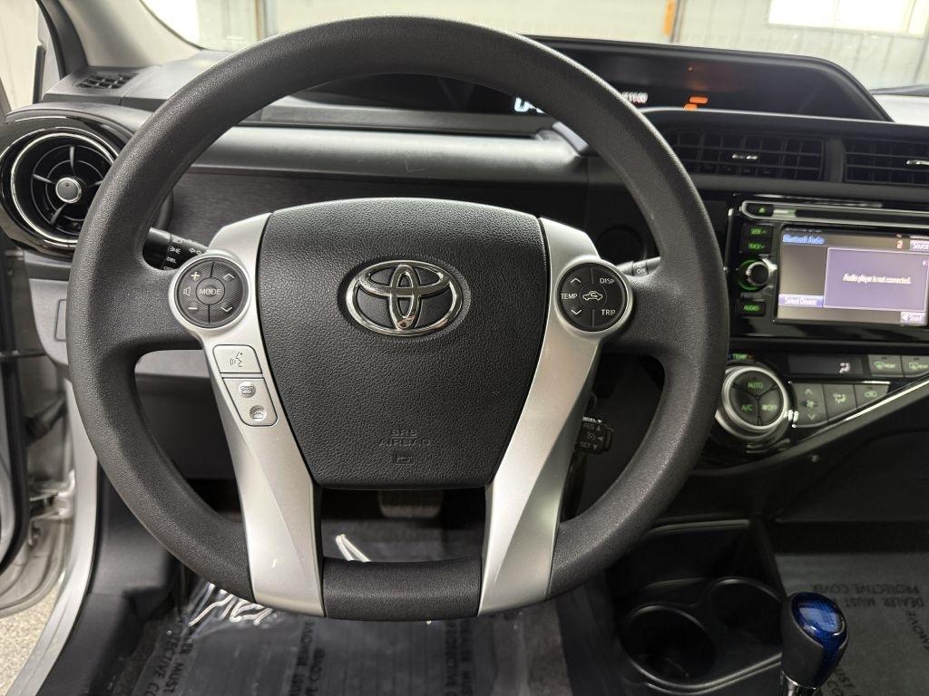 Toyota Prius C photo 14