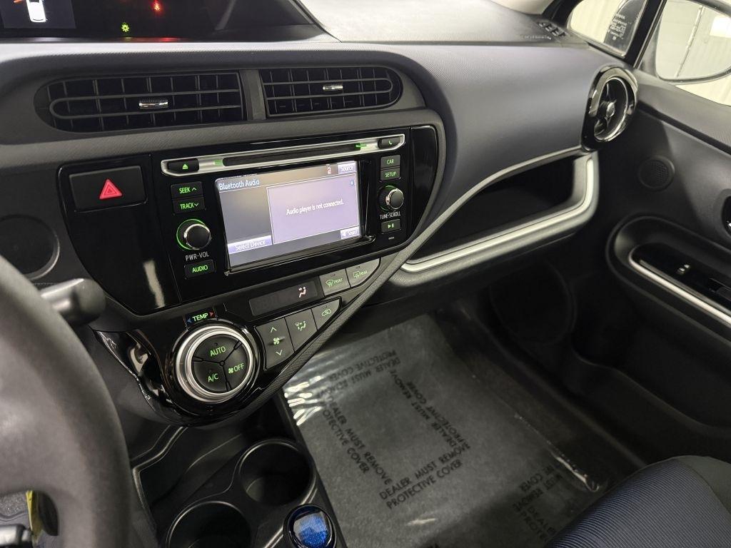 Toyota Prius C photo 15