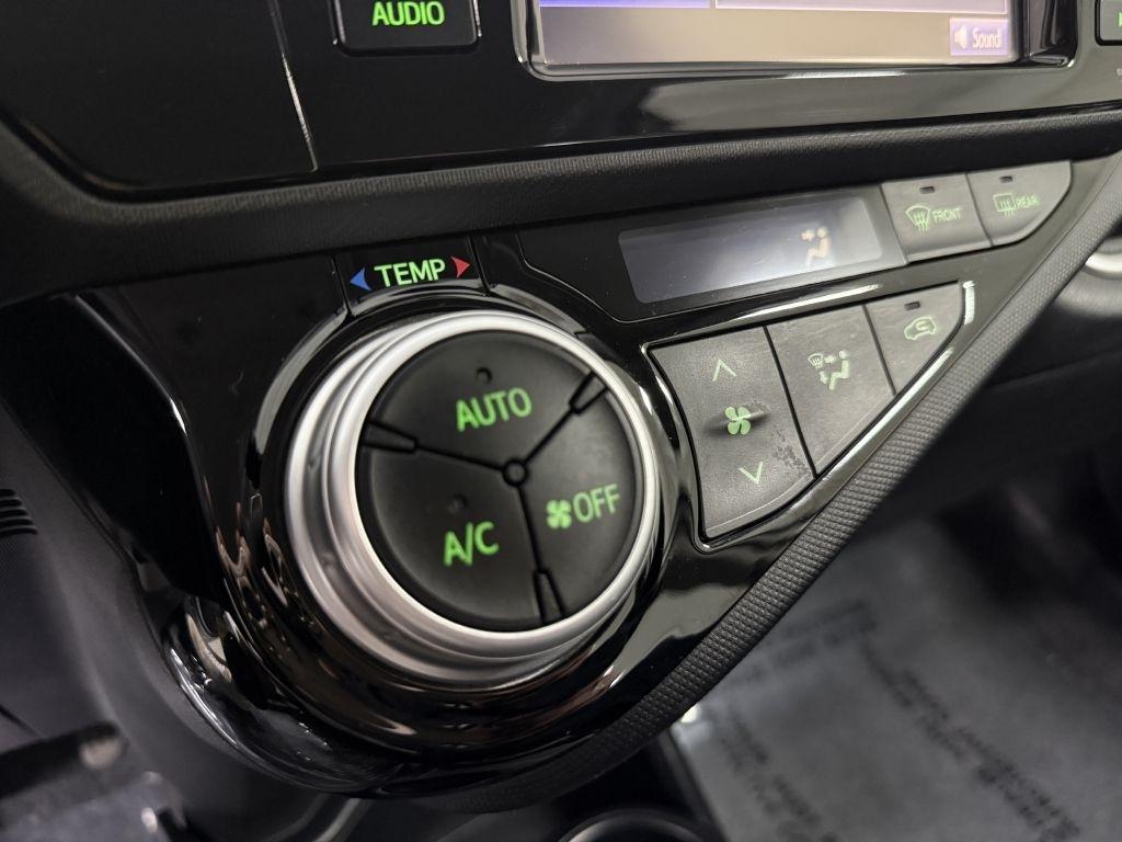 Toyota Prius C photo 16