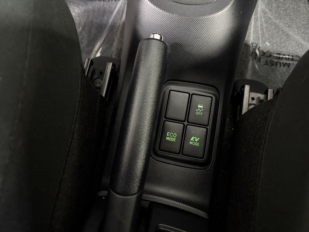 Toyota Prius C photo 18