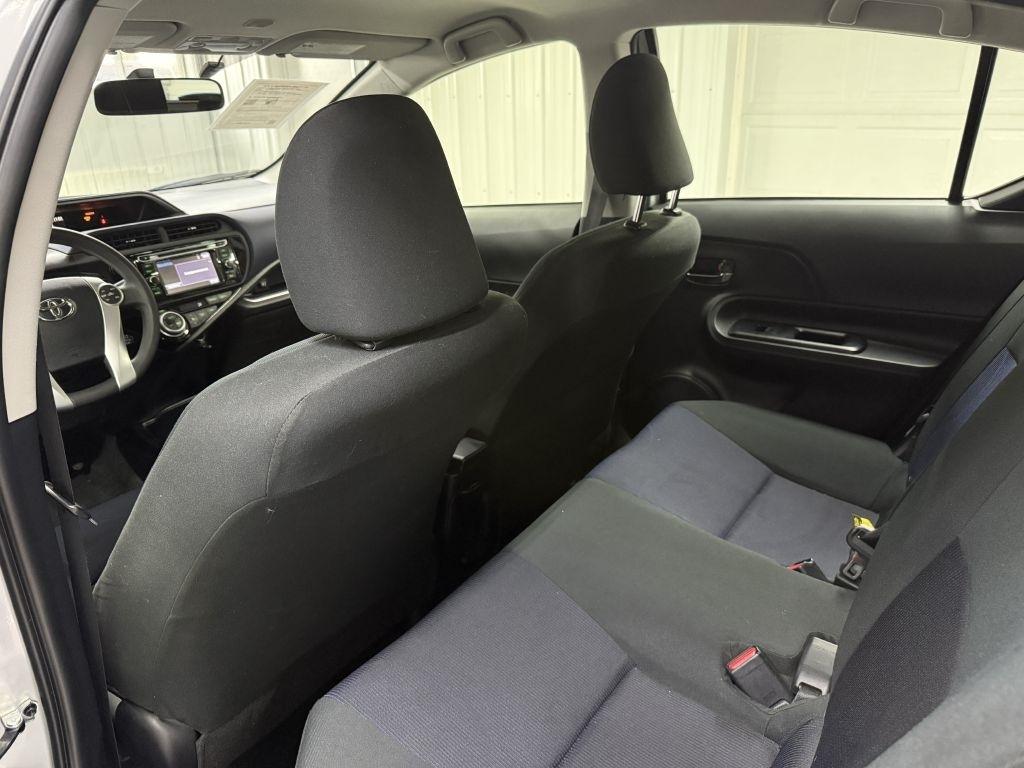 Toyota Prius C photo 21