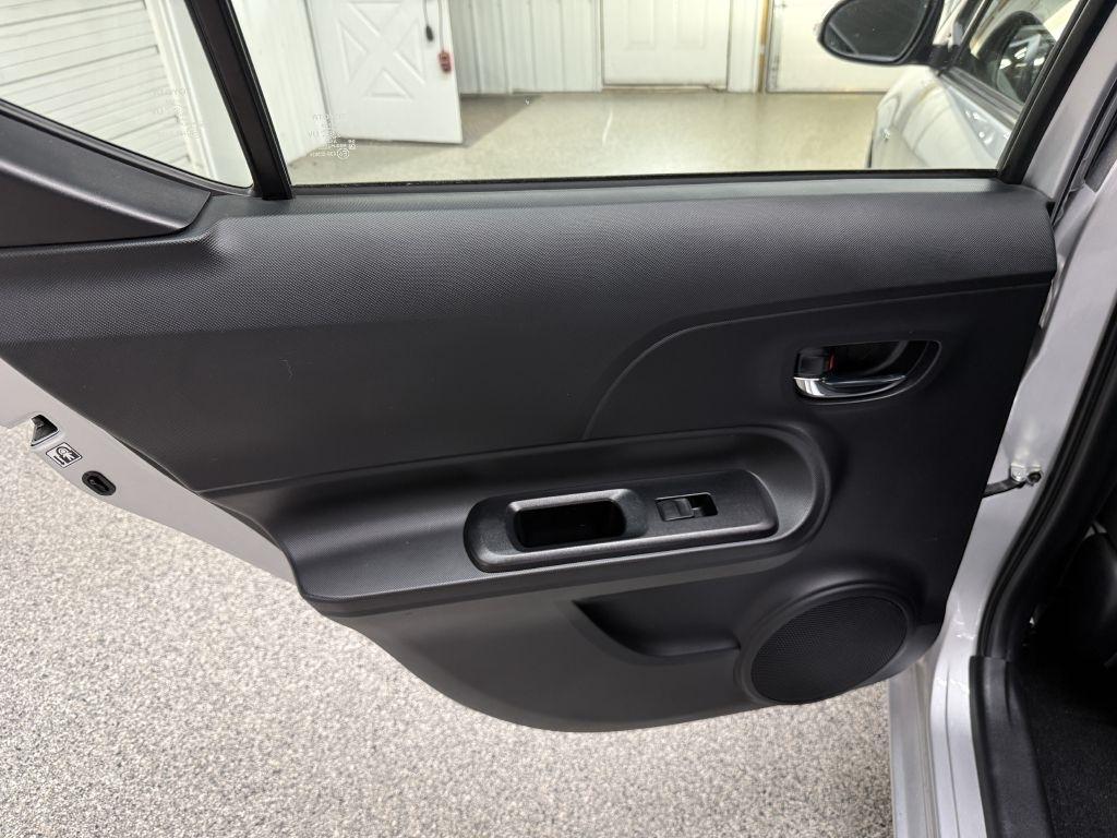 Toyota Prius C photo 22