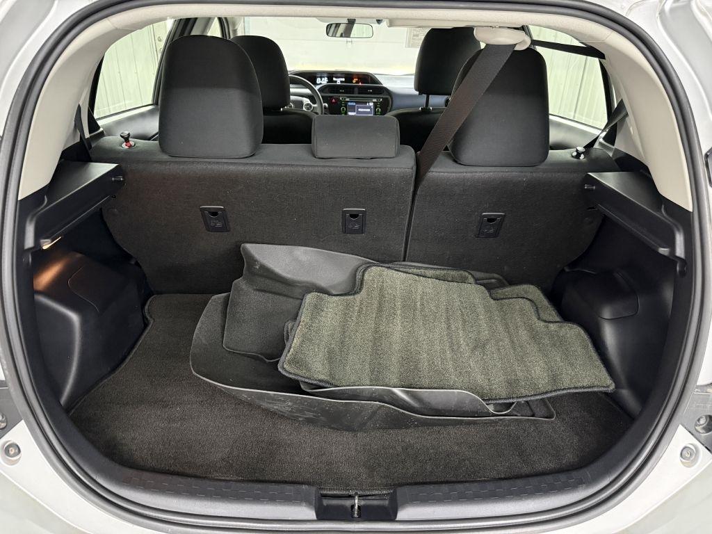 Toyota Prius C photo 23