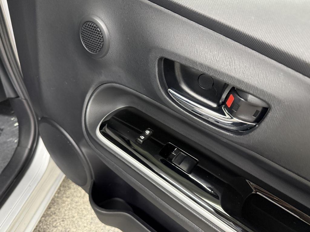 Toyota Prius C photo 30